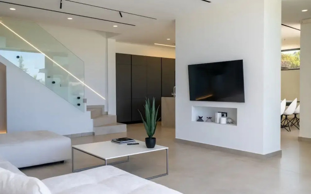 Aethra Grand- Luxury 5-bed Villa 850m From Beach