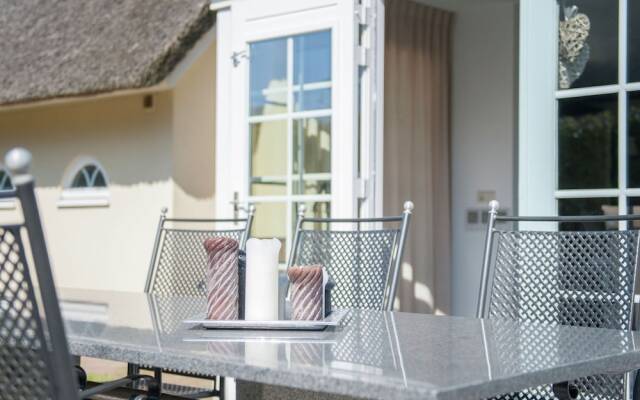 Restyled Thatched Villa Near the Sea in Cosy Domburg