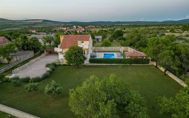 Villa Basil