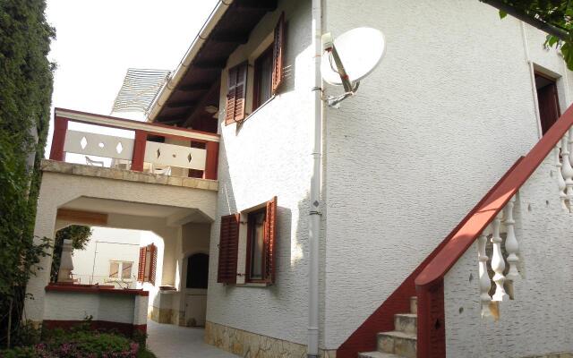 Apartment Petar - 30 m from sandy beach: A1 Nin, Zadar riviera