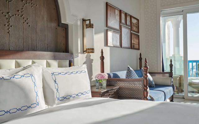 Hilton Salwa Beach Resort & Villas