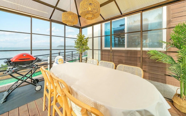 Yeosu Hi Mom Kids Family Pension Black