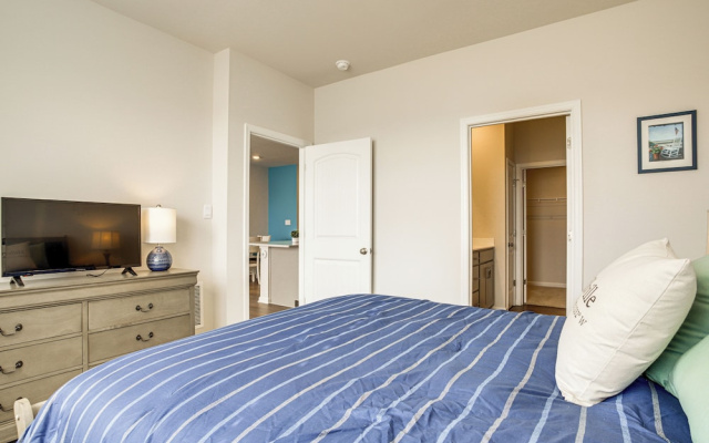Pool Access & Beach Shuttle: Millville Townhome!