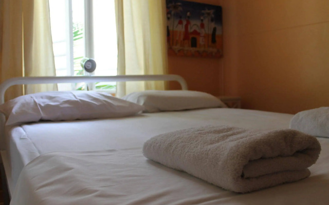 Civic Guest House - Hostel