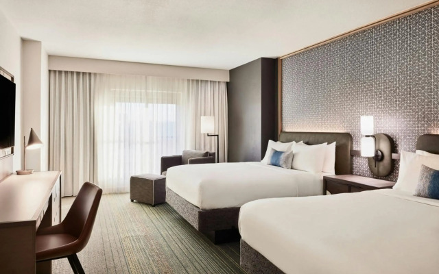 Renaissance® Phoenix Glendale Hotel & Conference Center
