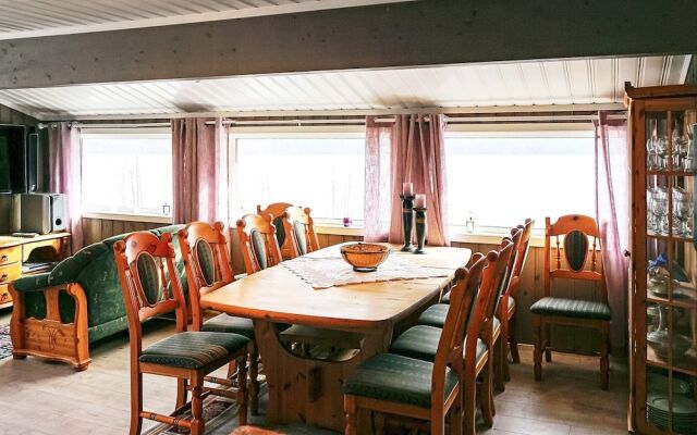 10 Person Holiday Home in Vikersund