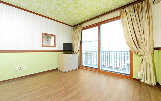 Gapyeong Yongchu View Sound Pension