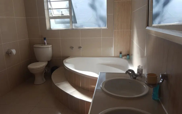 Wave Catcher- Wildbreak Self Catering