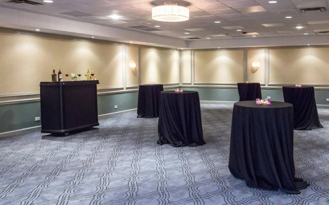 Ramada Plaza Chicago North Shore