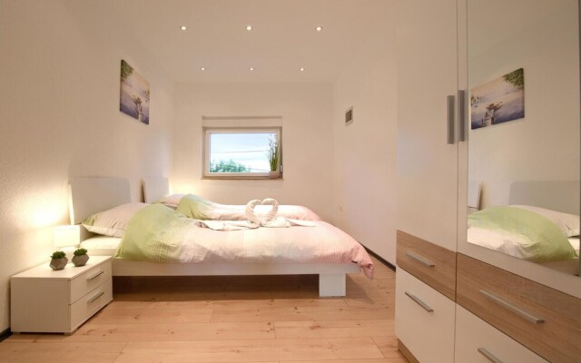 Awesome Home in Jadreski With 4 Bedrooms and Wifi