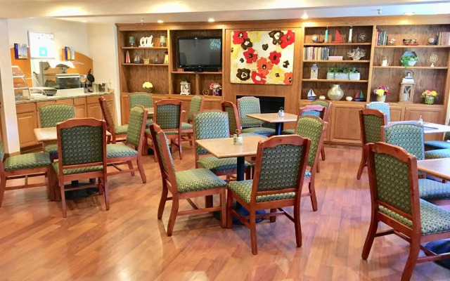 GuestHouse Inn & Suites Poulsbo