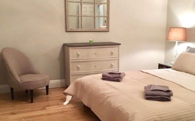 2 Bedroom Apartment Earl's Court