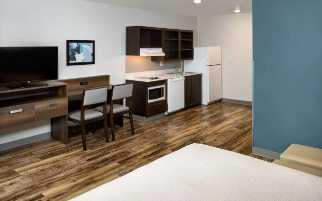 WoodSpring Suites Signature Houston IAH Airport