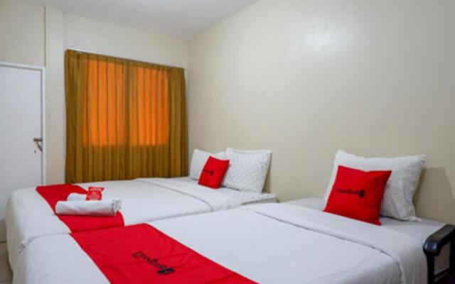 RedDoorz near Ahmad Yani Monument Park Kudus