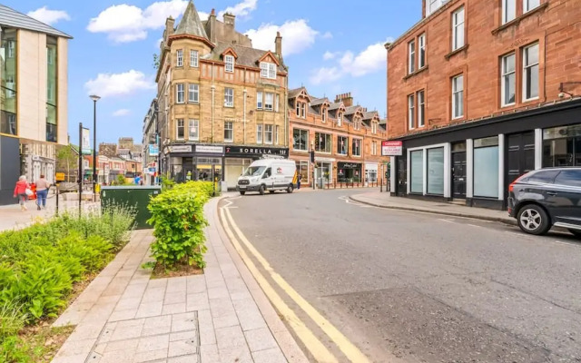 Stylish 4 Bed-town Centre