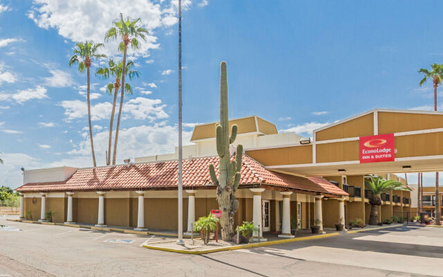 Econo Lodge Inn & Suites