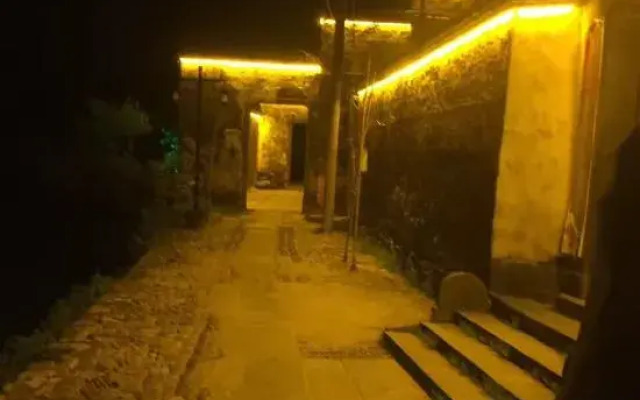 Riverside Warm Hostel