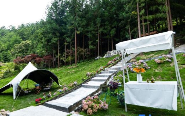 Hailuogou Luanxi Hidden Mountain Snow Mountain Scenic Hot Spring Resort Hote