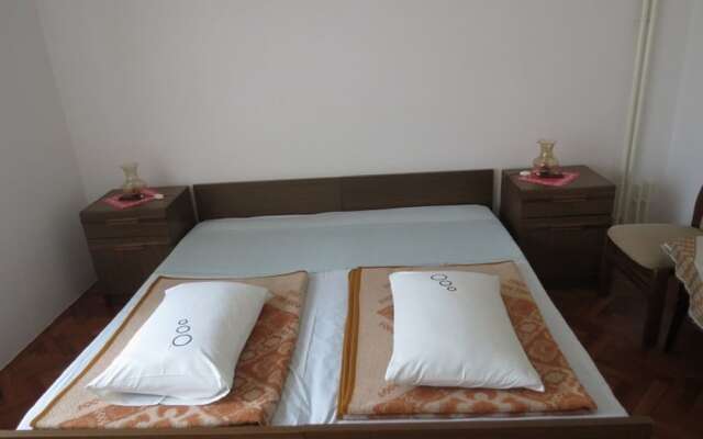Large Apartment With Terrace Near the Beach