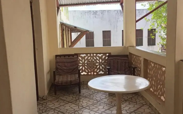 New Mahrus Hotel & Rooftop Restaurant