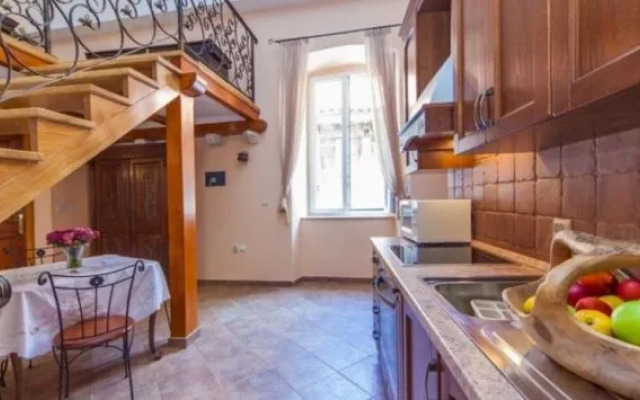 Amoret Apartments