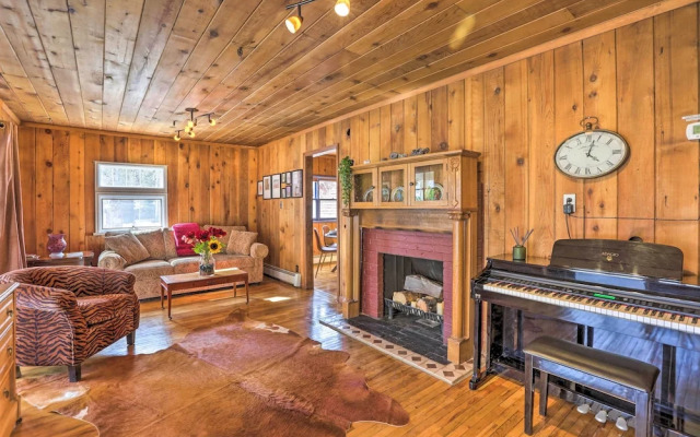 Lake Cabin w/ King Bed, Foodie Kitchen, & Views