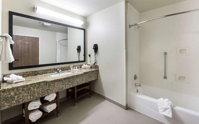 Comfort Suites Monroe