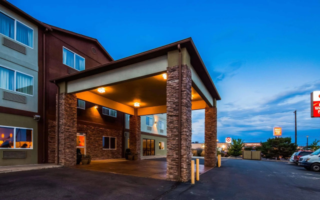 Best Western Plus The Four Corners Inn