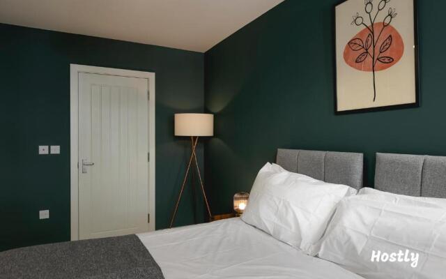 Wesley Gate Apartments - Building 3, by Hostly