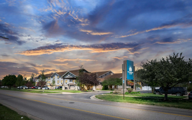 White Pines Inn & Suites