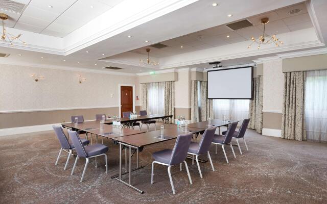 Hilton St Anne's Manor, Bracknell