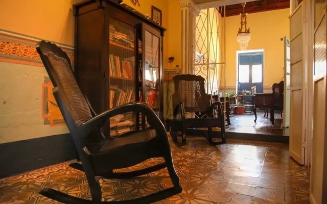 Sombrilla ft Mansion Cantero - Adults Only