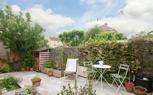 3 Bedroom House In Bath With Garden