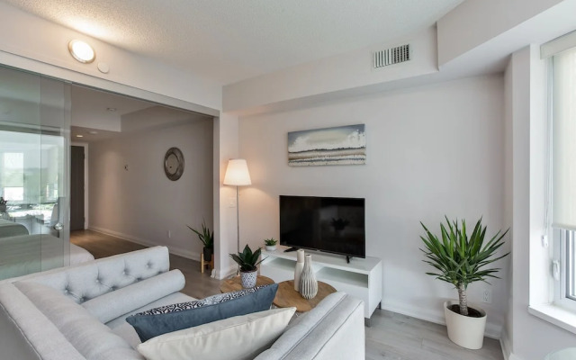 QuickStay - Class in Yorkville (Yonge & Bloor)