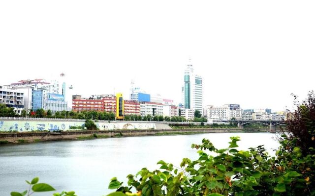 Binjiang Holiday Hotel