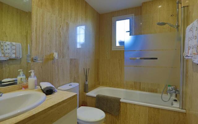 R25 Modern bright 2 bedroom apartment