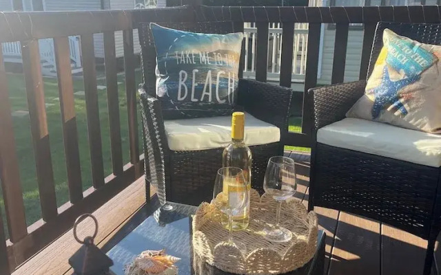 Seaside Escape - Cayton Bay Cabin