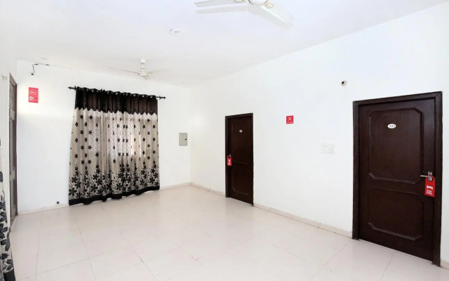 OYO 9049 Pearl Grand