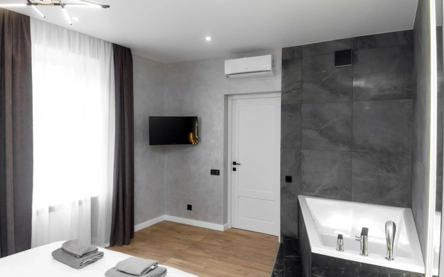 Close to main square, big living room and kitchen 2 saparate rooms