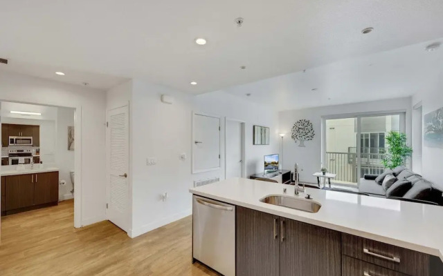 Stylish 2BR Family Apartment by Dtla