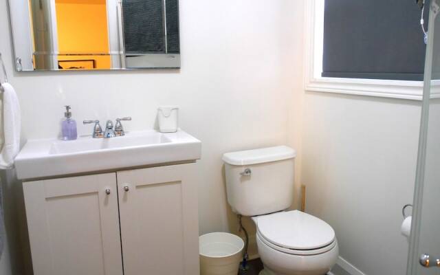 Amazing 1 Bedroom Apartment near Mall
