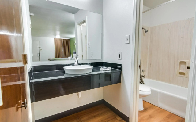 Motel 6 Longview, TX - North