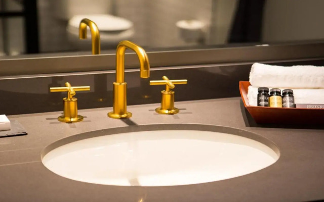 The George, by Valencia Hotel Collection