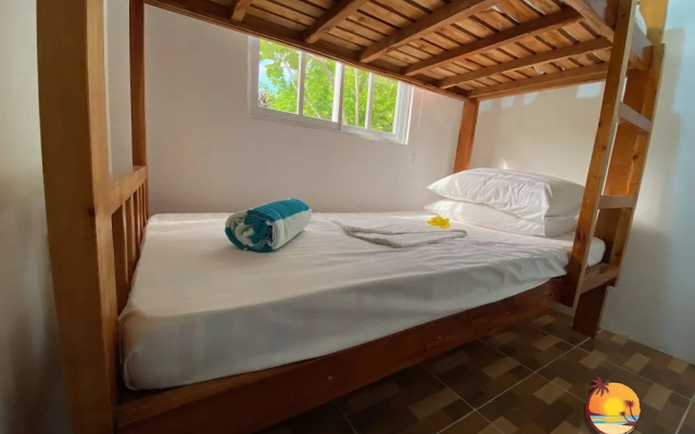 Lanas Beach Resort - Carabao Island
