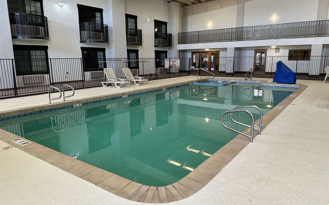 Clarion Pointe Winslow I-40