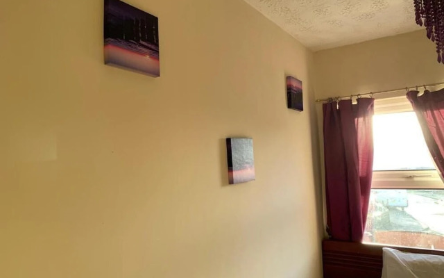 Busybee - Guest House- Self service