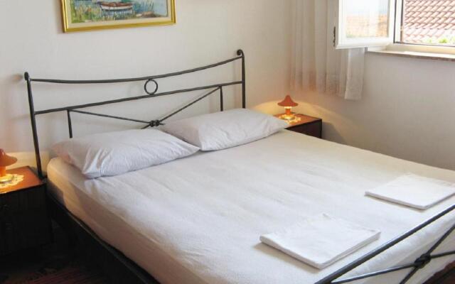 Apartments Mirja - 50m from the sea