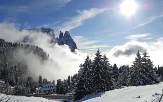 ABINEA Dolomiti Romantic Spa Hotel