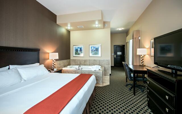 Holiday Inn Express & Suites Green Bay East, an IHG Hotel