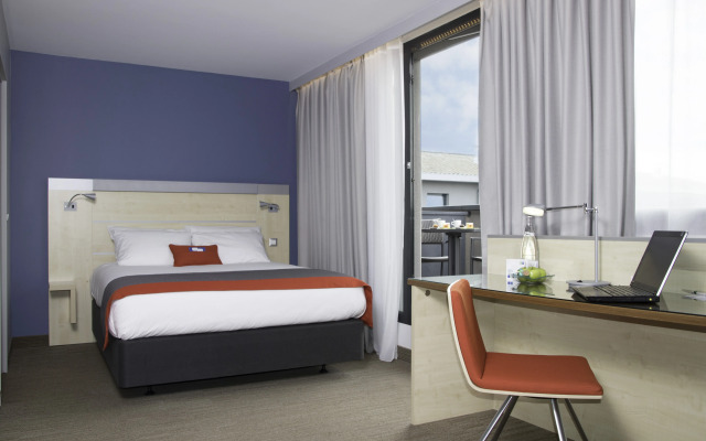 HOLIDAY INN EXP TOULOUSE ARPT by IHG